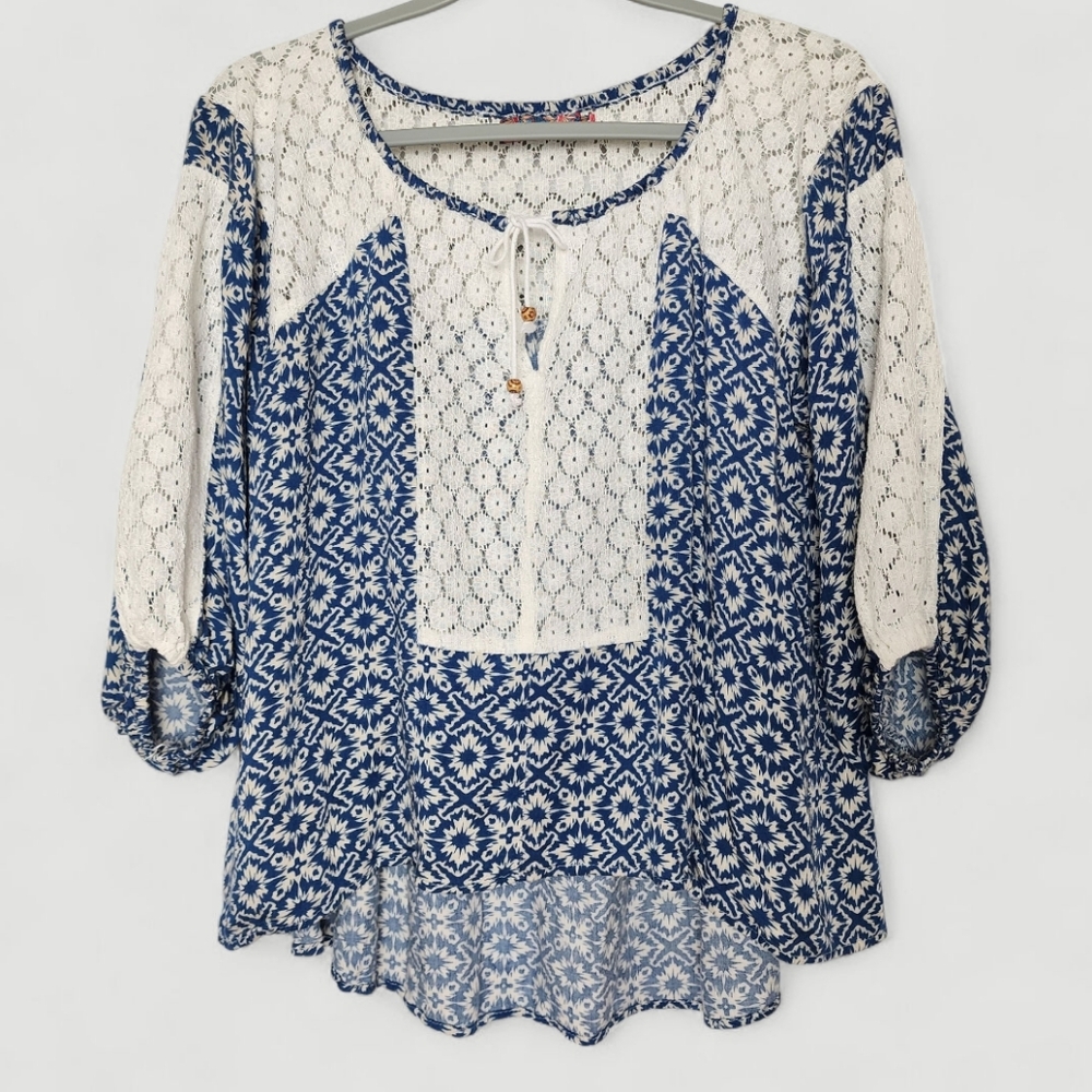Selfie Couture Blue and White Floral Lace  Women's Top - Picture 7 of 9